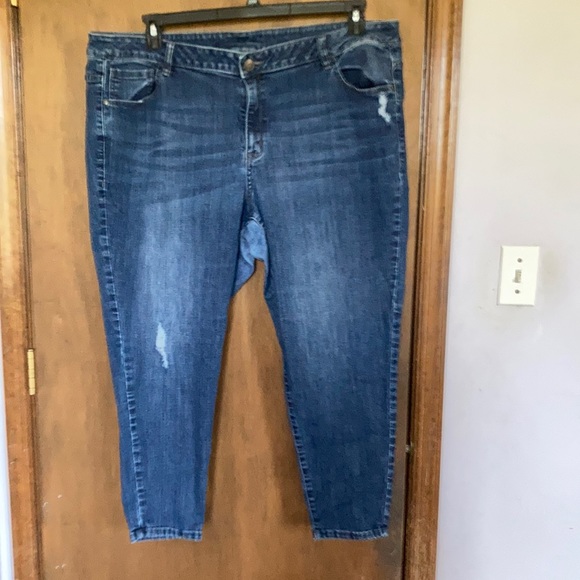Venezia Denim - Venezia distressed jean with stretch size 26 S